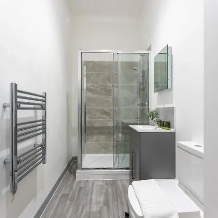 Modern 1 Bedroom Apartment In Dudley Brierley Hill Exterior photo