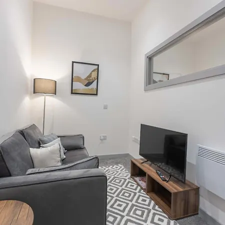 Modern 1 Bedroom Apartment In Dudley Brierley Hill Exterior photo