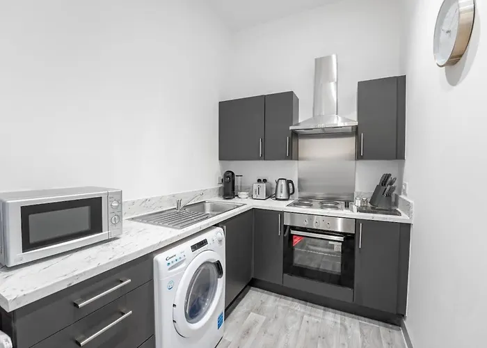 Modern 1 Bedroom Apartment In Dudley