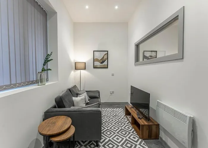 Modern 1 Bedroom Apartment In Dudley