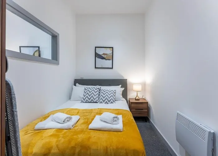 Modern 1 Bedroom Apartment In Dudley