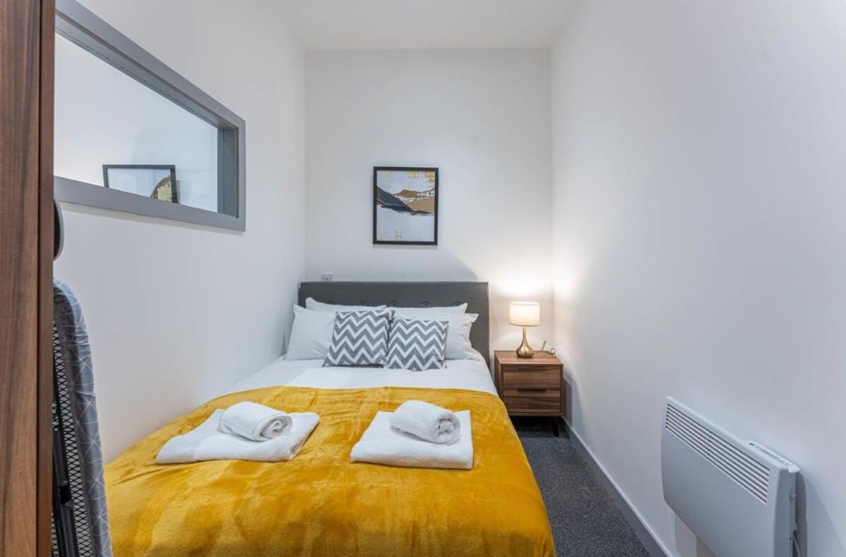 Modern 1 Bedroom In Dudley Apartment *