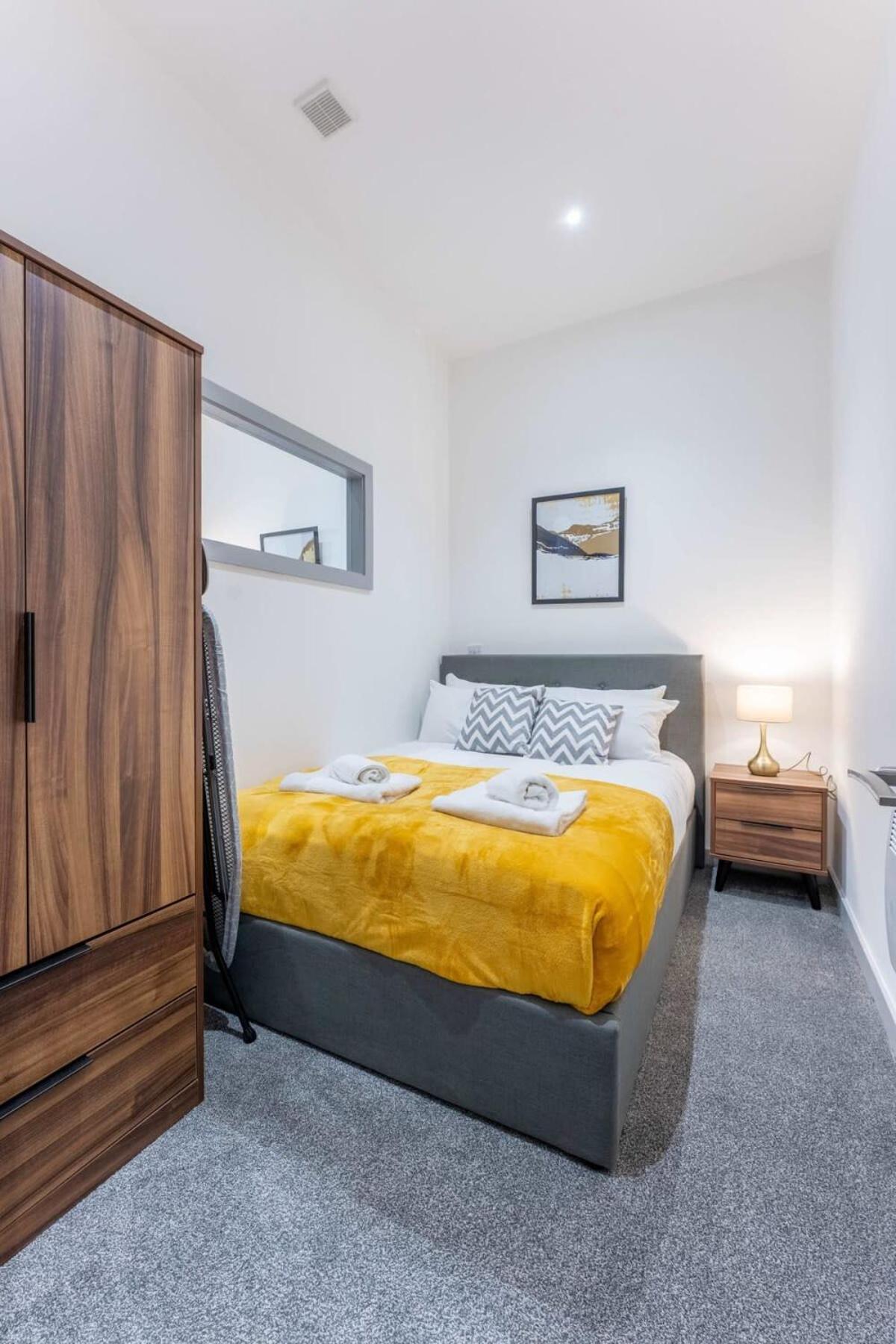 Modern 1 Bedroom In Dudley Apartment *